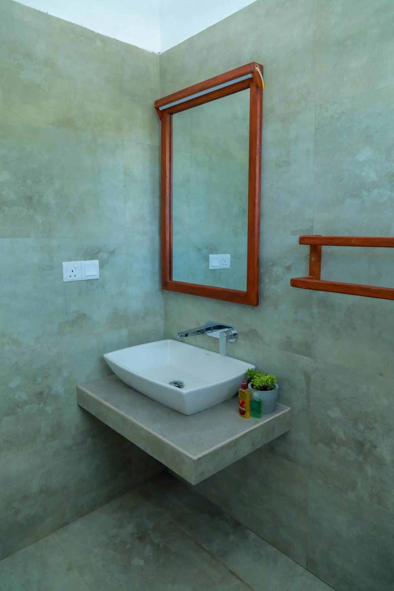 Traveller'S Hotel Hikkaduwa Buitenkant foto